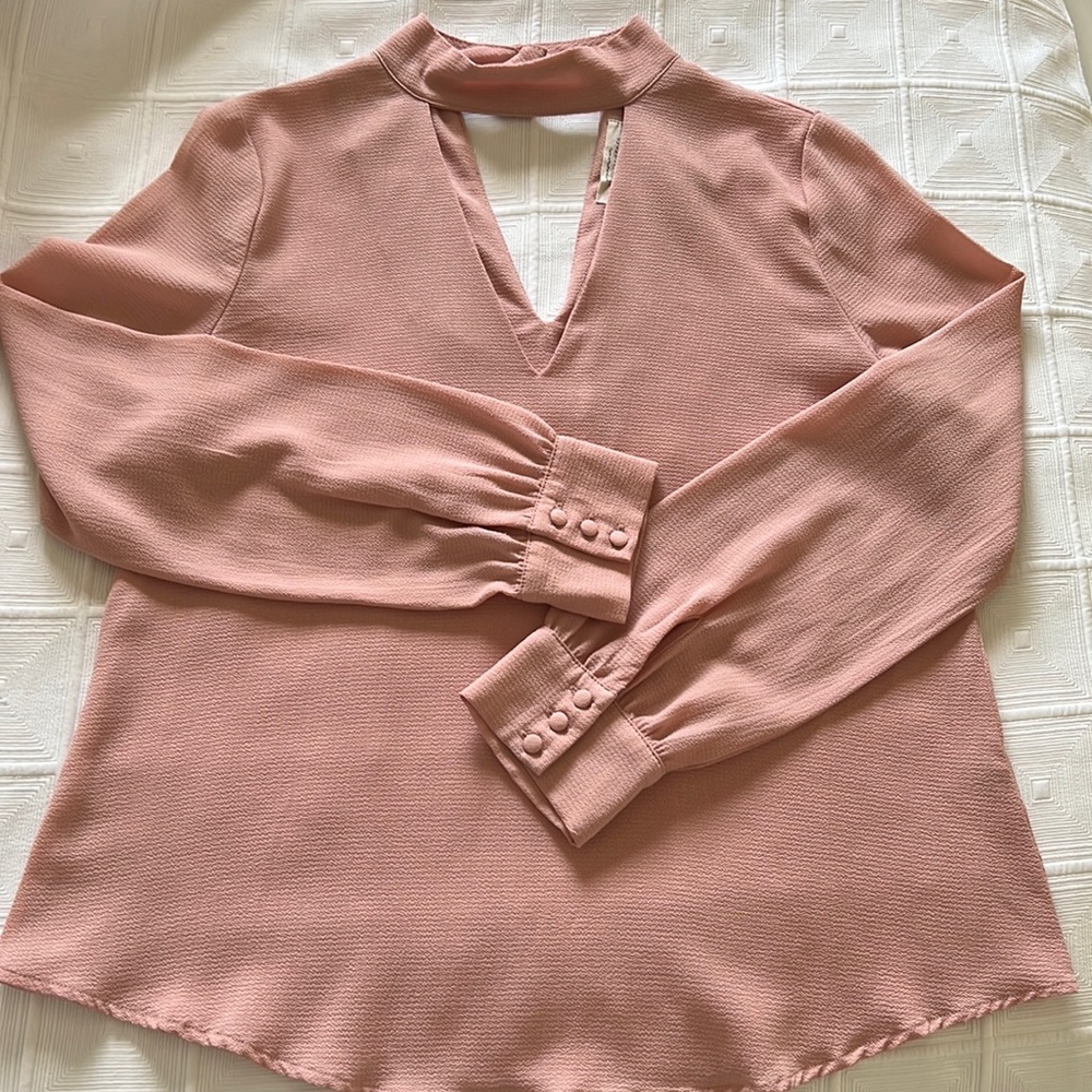 Cute Women’s dressy blouse, perfect for the holidays! 👚